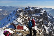 59 Dalla Punta Cermenati  (1875) ci abbassiamo al Rif. Azzoni (1860 m)